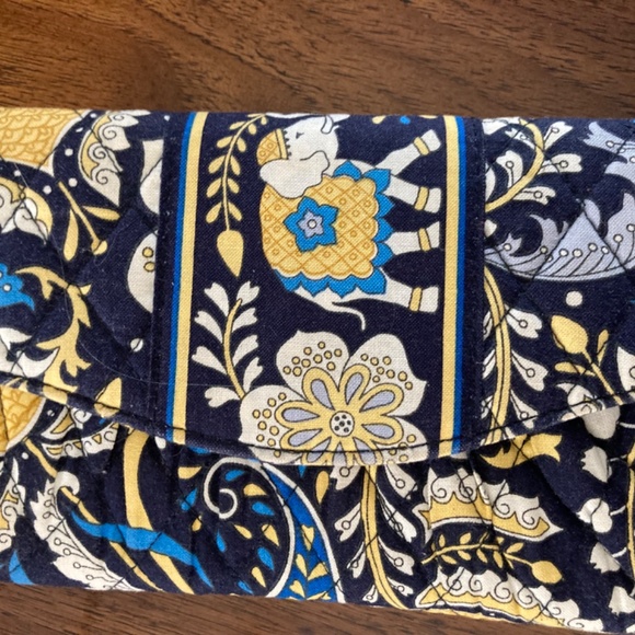 VERA BRADLEY ELLIE BLUE WALLET RARE RETIRED ELEPHANT - Picture 1 of 6